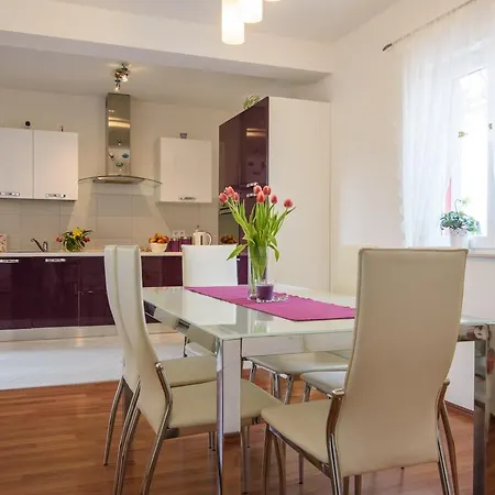 Apartman Pjerina アパート *