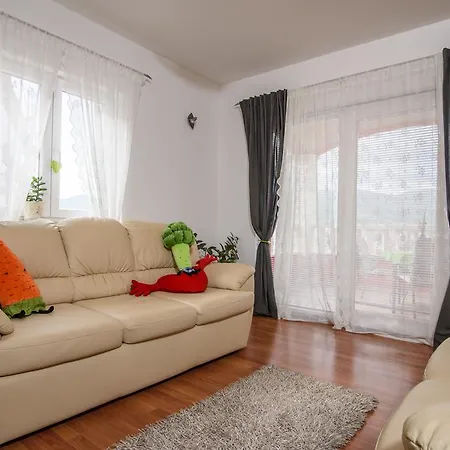 Apartman Pjerina * トロギール