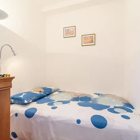 Apartman Pjerina アパート トロギール