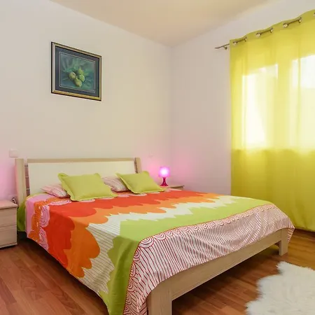 Apartman Pjerina トロギール