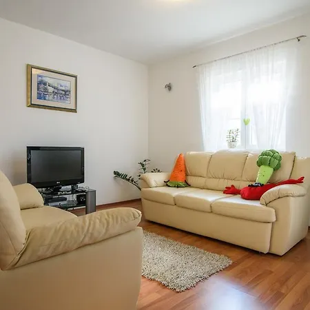 Apartman Pjerina トロギール